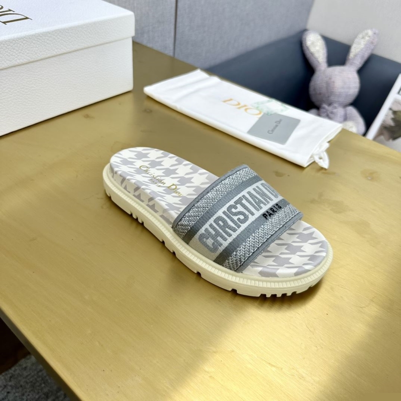 ch**an D*or slippers